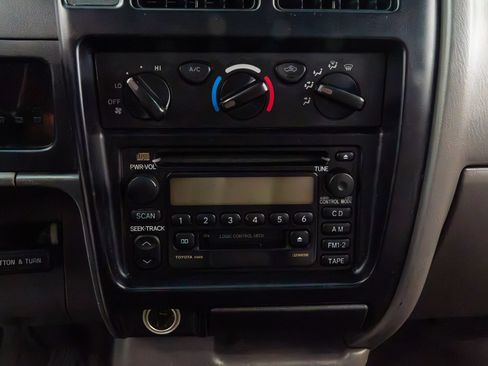 Used 2004 Toyota Tacoma 2WD Xtracab image 14