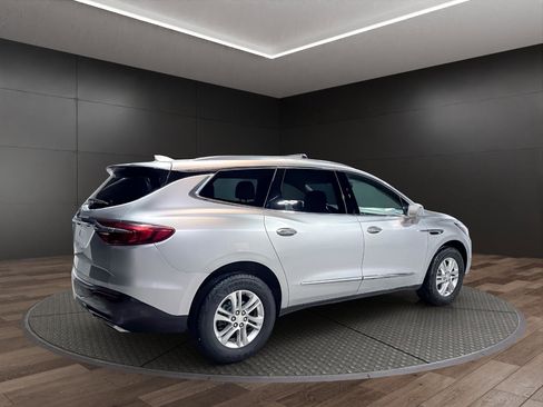 Used 2020 Buick Enclave Essence image 8