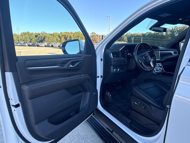 Used 2022 GMC Yukon XL Denali AWD/4WD image 25