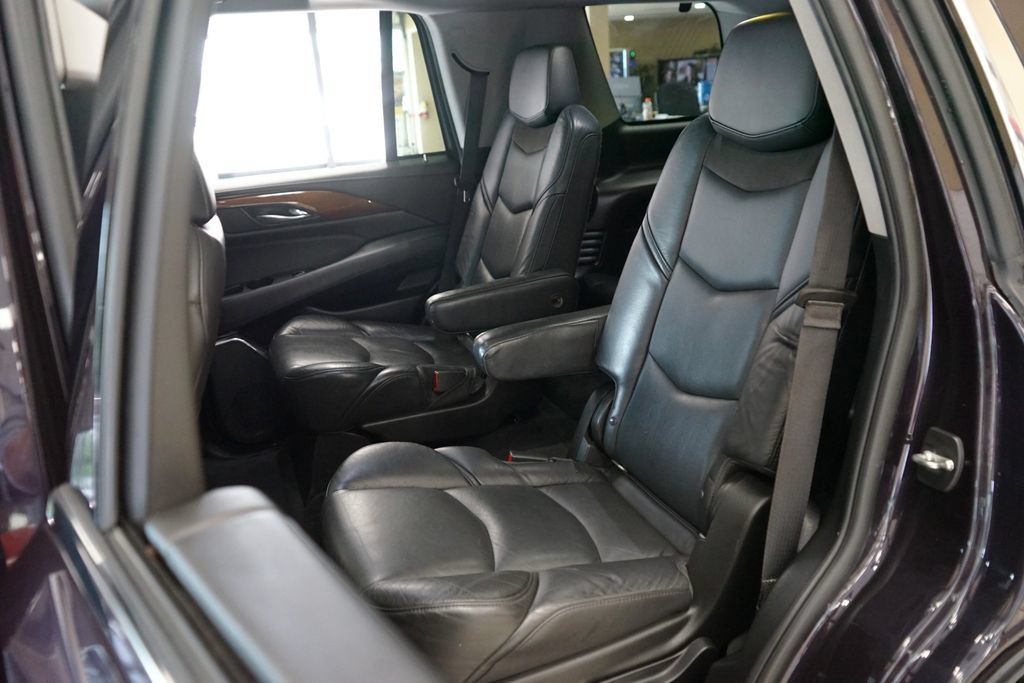 Used 2018 Cadillac Escalade Luxury AWD/4WD image 53