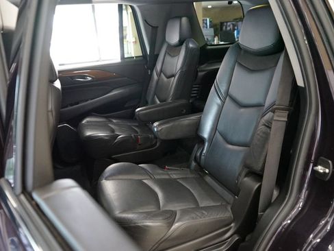 Used 2018 Cadillac Escalade Luxury AWD/4WD image 53
