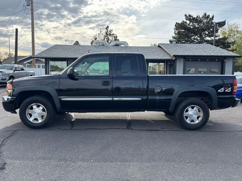 Used 2004 GMC Sierra 1500 SLE w/ Safe And Sound Package AWD/4WD image 8