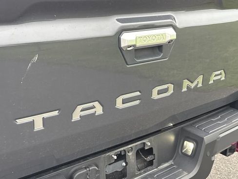 Used 2024 Toyota Tacoma Limited w/ Limited Package (LT) AWD/4WD image 17