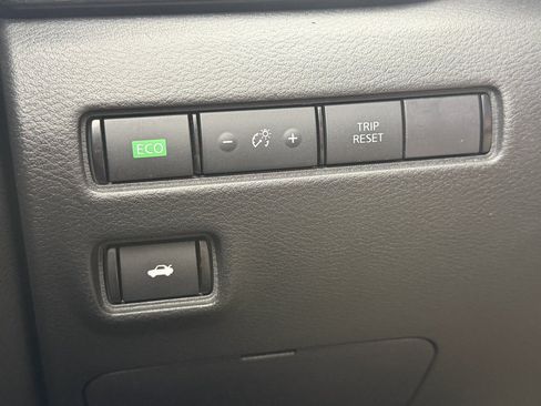 Used 2024 Nissan Sentra SV FWD image 19