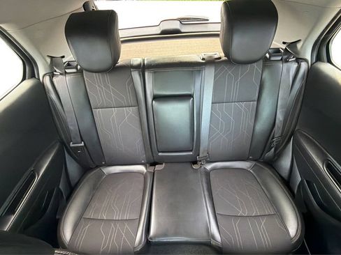 Used 2020 Chevrolet Trax LT w/ LT Convenience Package FWD image 13