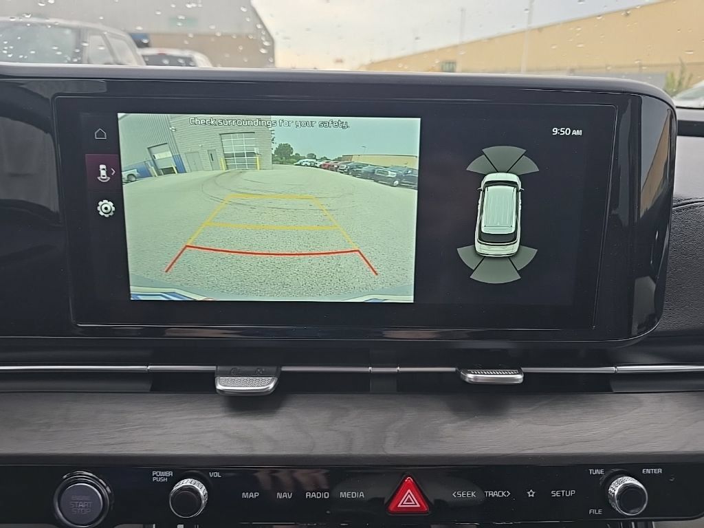 Used 2023 Kia Carnival EX FWD image 30
