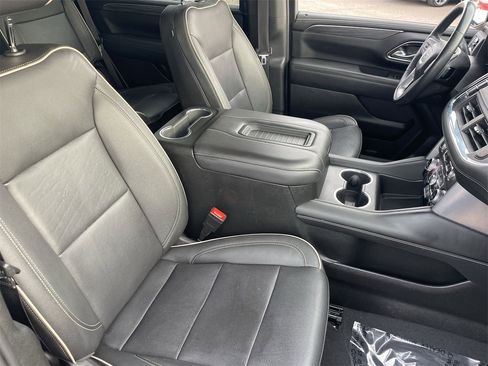 Used 2022 GMC Yukon SLT w/ SLT Premium Package image 8