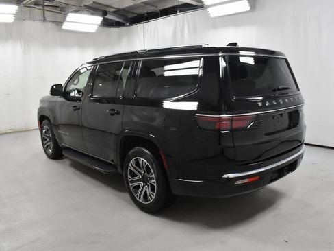 Used 2024 Jeep Wagoneer Series II w/ Flexible Seating Group image 7