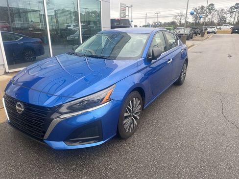 Used 2025 Nissan Altima 2.5 SV image 1