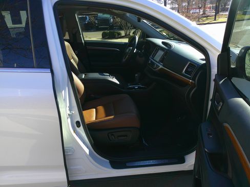 Used 2019 Toyota Highlander Limited image 35