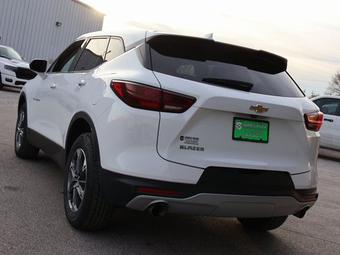 Used 2025 Chevrolet Blazer LT image 3