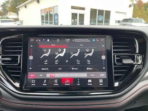 Used 2024 Dodge Durango GT image 34