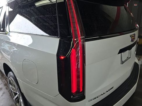 Certified 2025 Cadillac Escalade ESV Sport Platinum AWD/4WD image 30