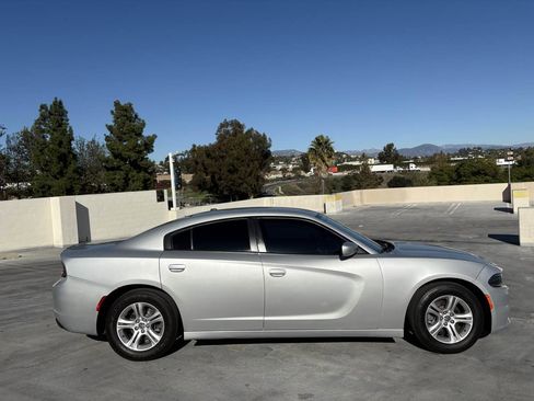 Used 2019 Dodge Charger SXT image 29