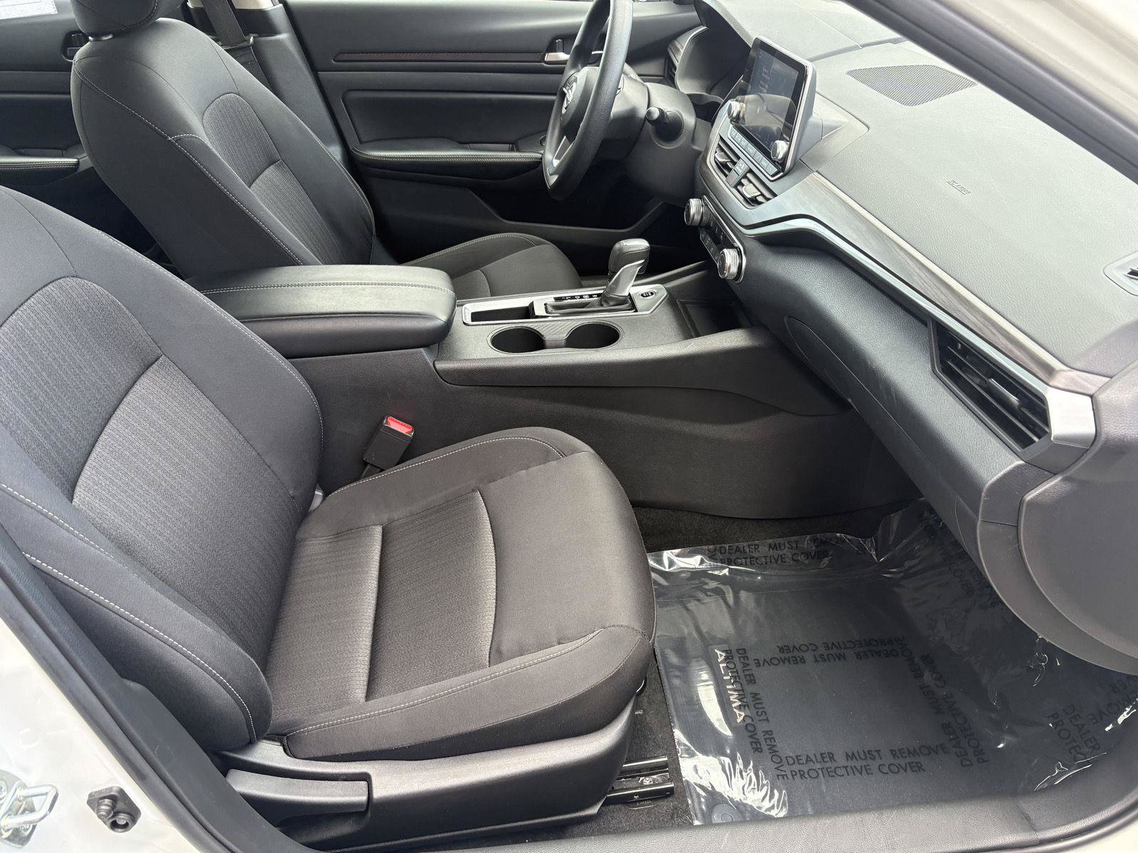 Used 2025 Nissan Altima 2.5 SV FWD image 29