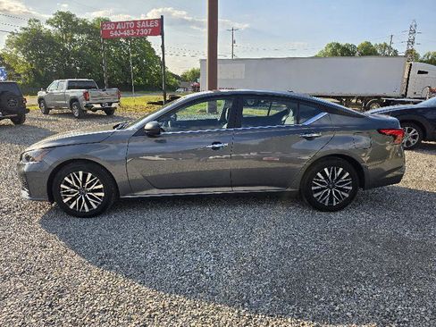 Used 2025 Nissan Altima 2.5 SV FWD image 3