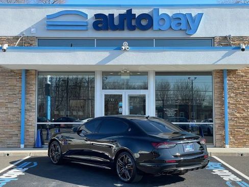 Used 2021 Maserati Quattroporte Trofeo image 10