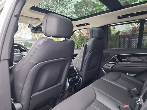 Used 2025 Land Rover Range Rover SE AWD/4WD image 39