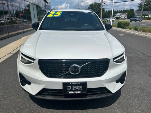 Certified 2025 Volvo XC40 B5 Plus AWD/4WD image 7