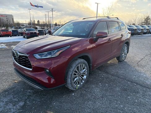 New 2026 Toyota Highlander Platinum image 4