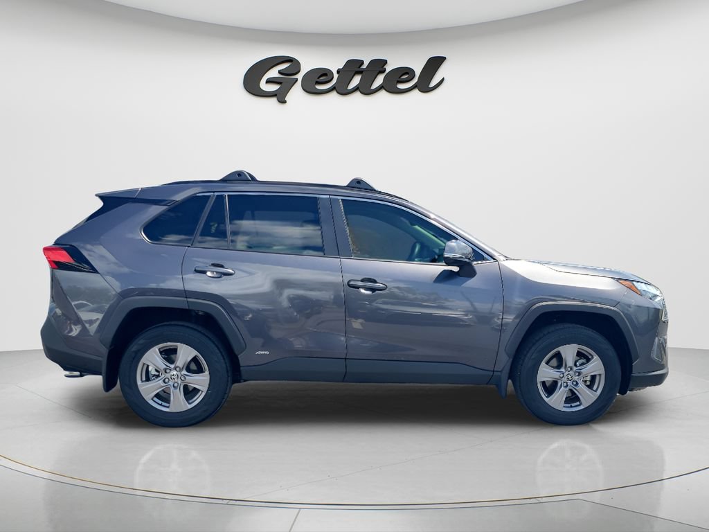 Used 2025 Toyota RAV4 XLE AWD/4WD image 4