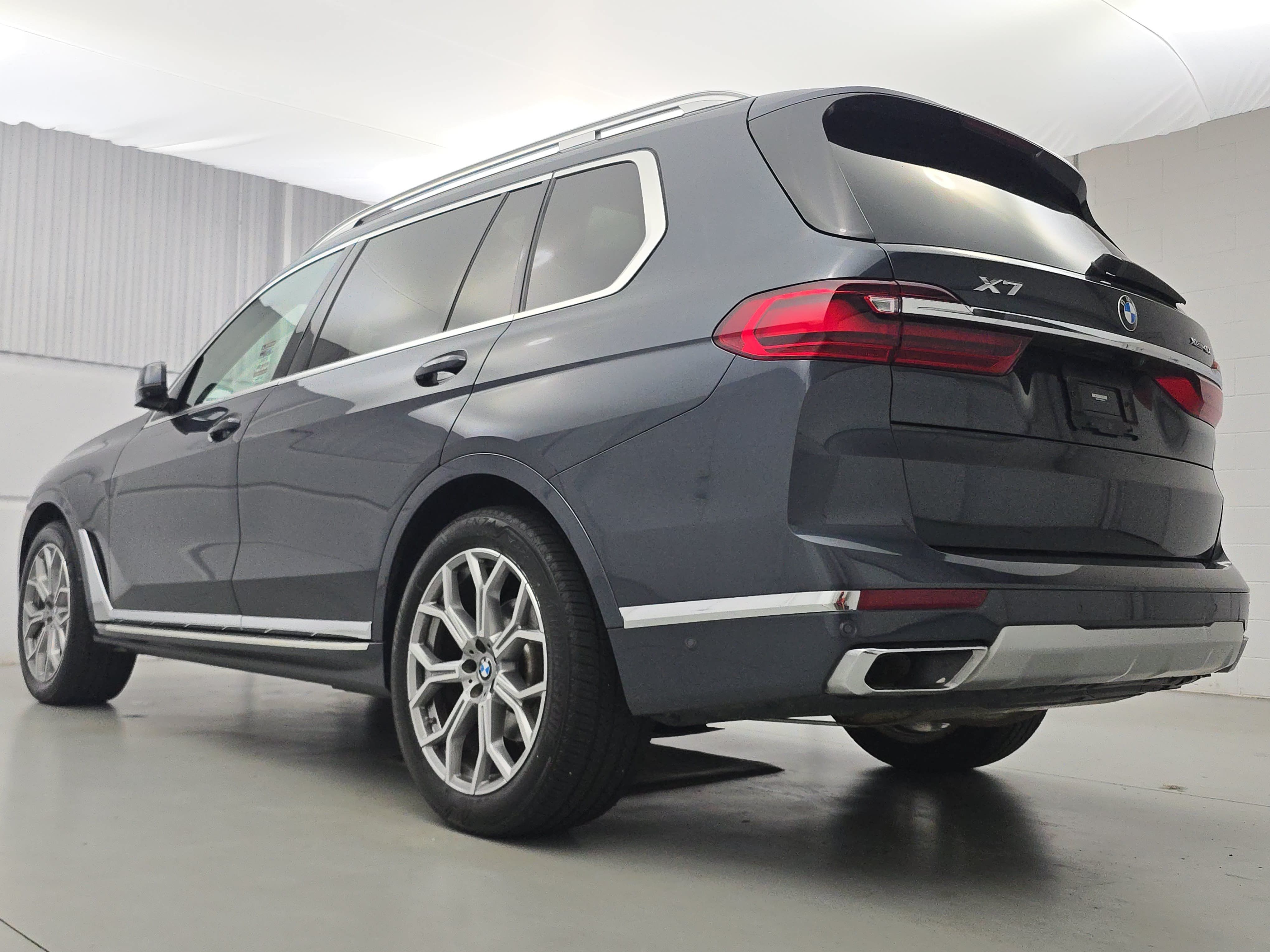 Used 2022 BMW X7 xDrive40i w/ Premium Package AWD/4WD image 3