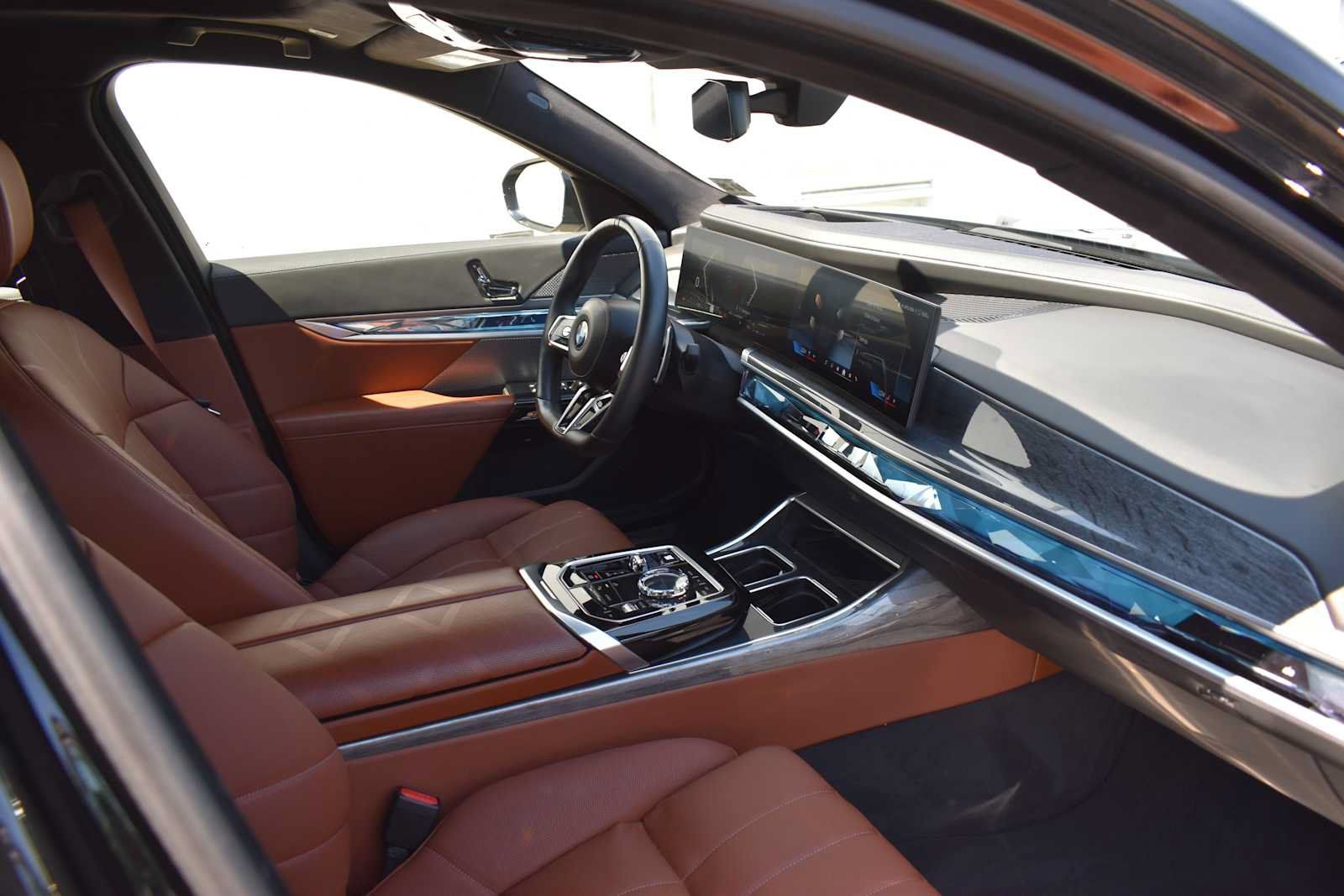 Used 2024 BMW 760i xDrive w/ Executive Package AWD/4WD image 9