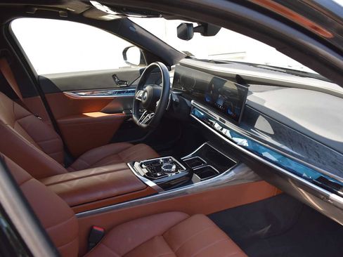 Used 2024 BMW 760i xDrive w/ Executive Package AWD/4WD image 9