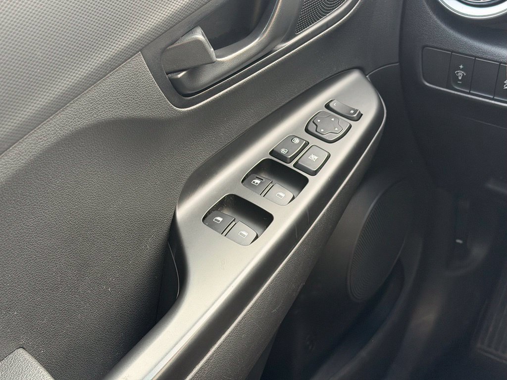 Used 2022 Hyundai Kona SEL AWD/4WD image 9