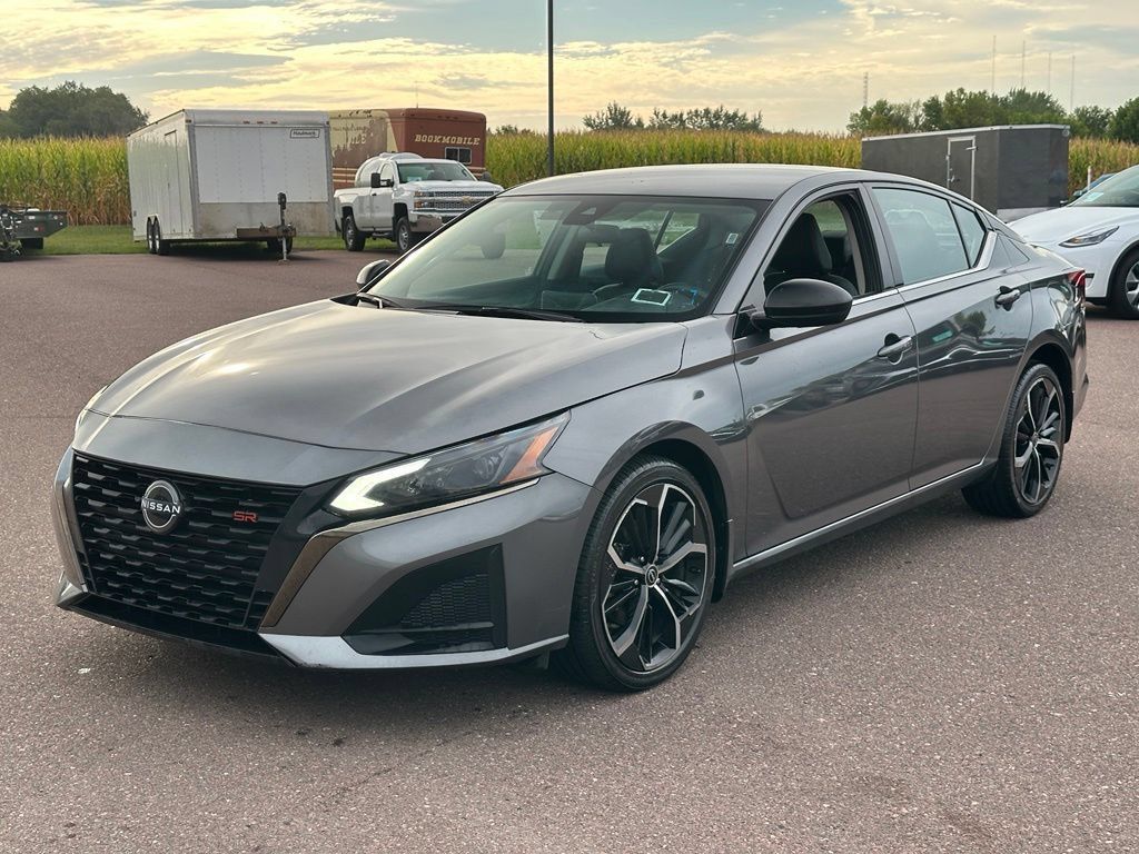 Used 2024 Nissan Altima 2.5 SR AWD/4WD image 4