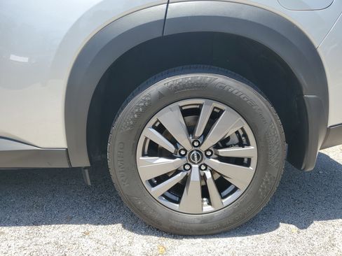 Certified 2024 Nissan Pathfinder SV image 29