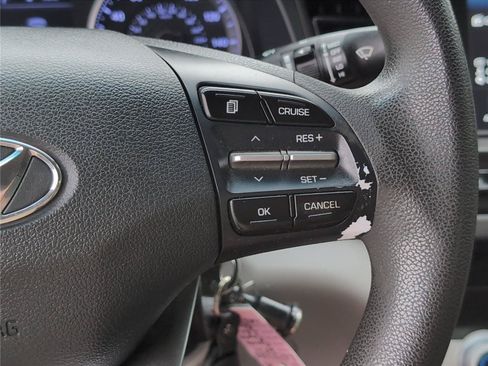 Used 2020 Hyundai Elantra SEL FWD image 29