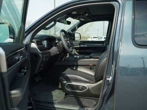 Used 2024 Jeep Wagoneer 4WD w/ Premium Group I image 14