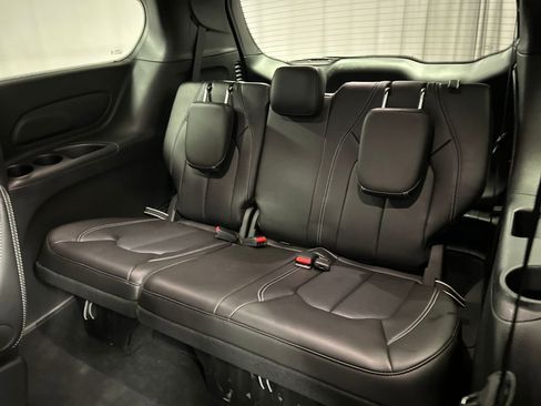 Used 2026 Chrysler Pacifica Select image 24