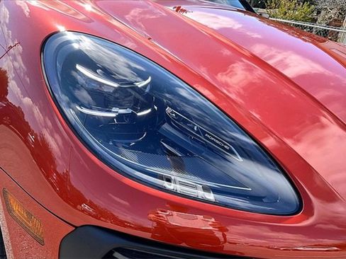 Used 2024 Porsche Macan image 28