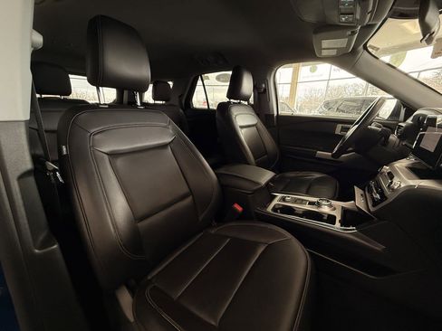 Used 2021 Ford Explorer XLT w/ Equipment Group 202A image 31