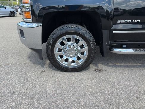 Used 2018 Chevrolet Silverado 2500 LTZ w/ Vortec Plus Package AWD/4WD image 26