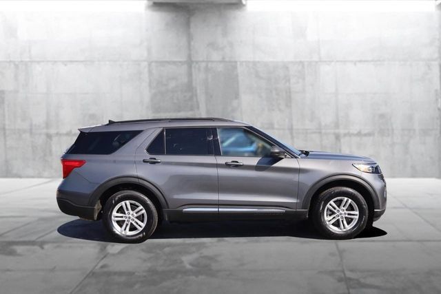 Certified 2024 Ford Explorer XLT w/ Equipment Group 202A AWD/4WD image 5