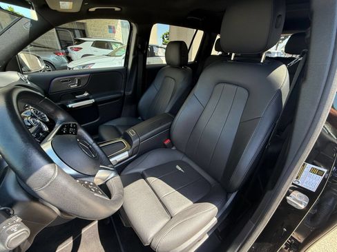 Used 2025 Mercedes-Benz GLB 250 4MATIC image 35
