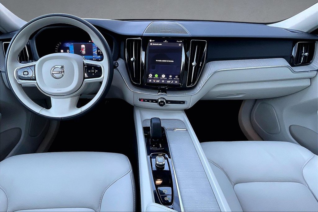 Used 2023 Volvo XC60 B5 Plus AWD/4WD image 8