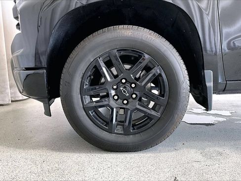 Used 2025 Chevrolet Silverado 1500 Custom w/ LPO, Dark Essentials Package RWD image 6