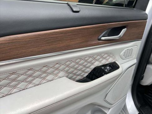 Used 2021 Jeep Grand Cherokee L Summit w/ Luxury Tech Group V image 11