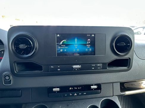 Used 2022 Mercedes-Benz Sprinter 4500 image 18