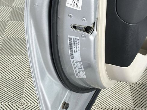 Used 2024 Chrysler Pacifica Touring-L FWD image 25