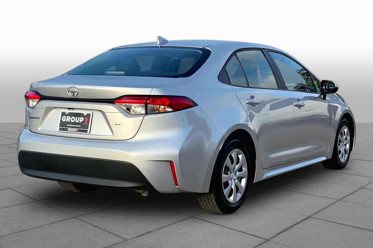Used 2025 Toyota Corolla LE FWD image 13