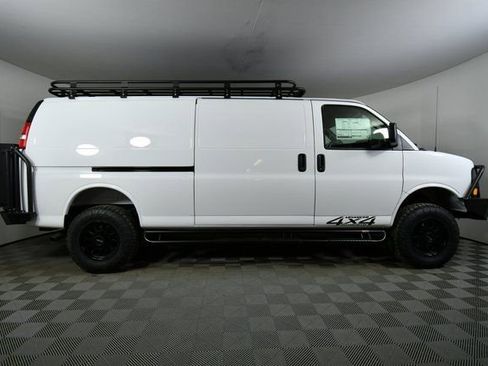 New 2025 Chevrolet Express 3500 Work Van w/ Driver Convenience Package image 15