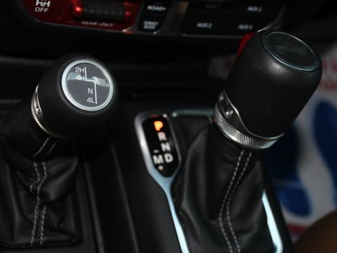 Used 2023 Jeep Wrangler Unlimited Rubicon w/ Cold Weather Group AWD/4WD image 15