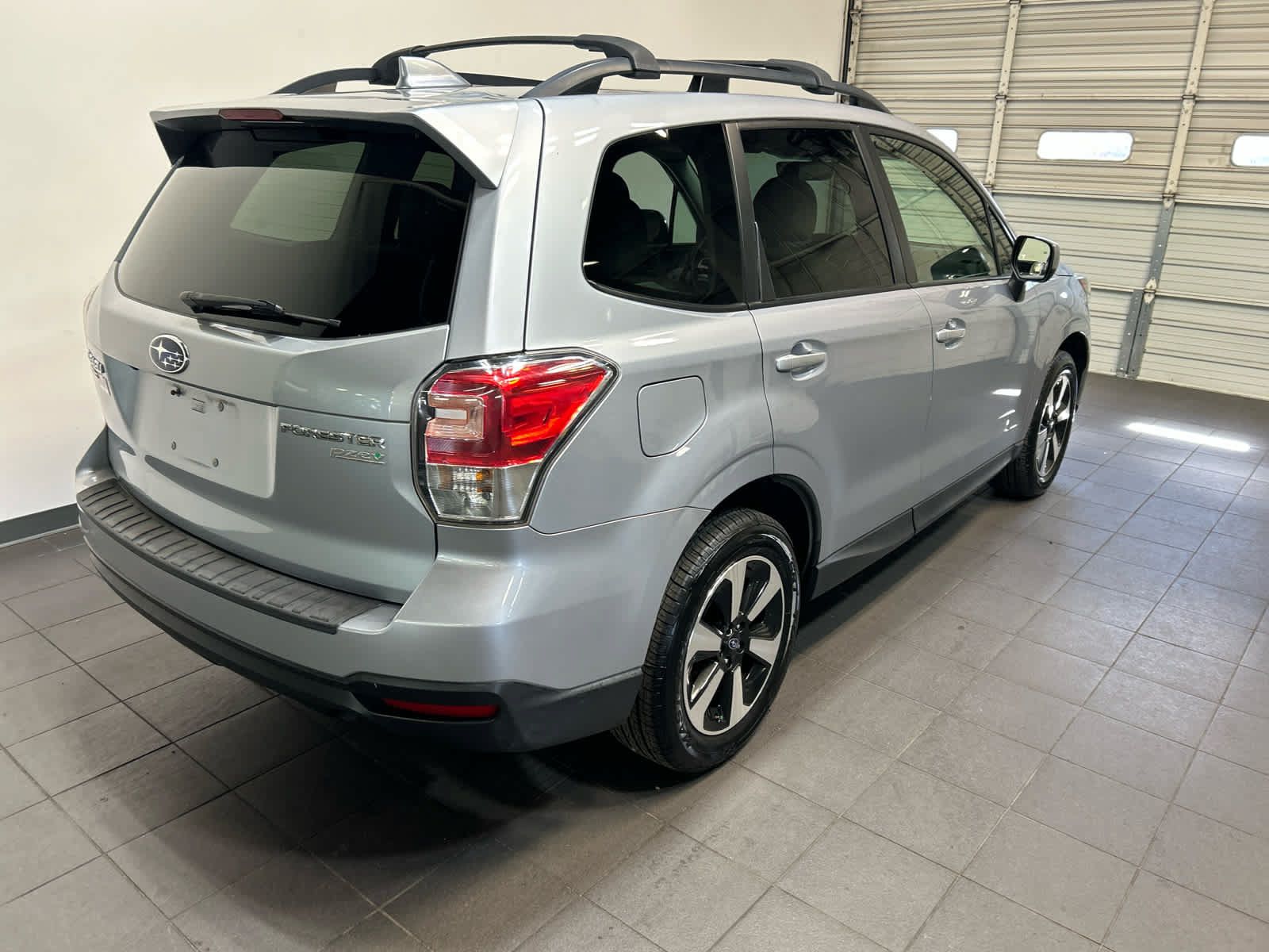 Used 2017 Subaru Forester 2.5i Premium w/ Popular Package #2A AWD/4WD image 3