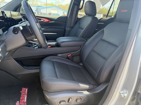 Used 2025 Chevrolet Traverse Z71 AWD/4WD image 12