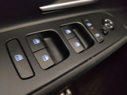 Used 2025 Hyundai Elantra SE image 27